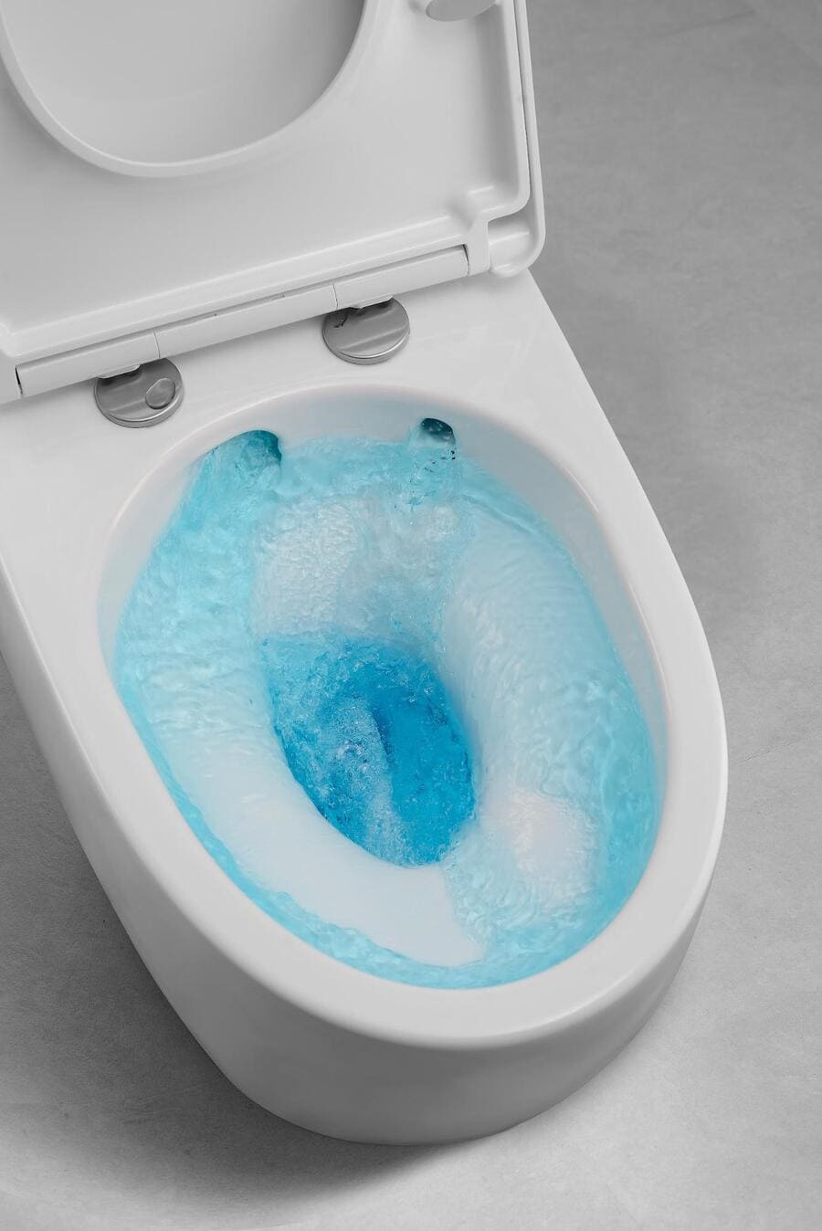 Hướng dẫn vệ sinh bồn cầu thông minh đúng kỹ thuật: làm sạch lòng bồn cầu