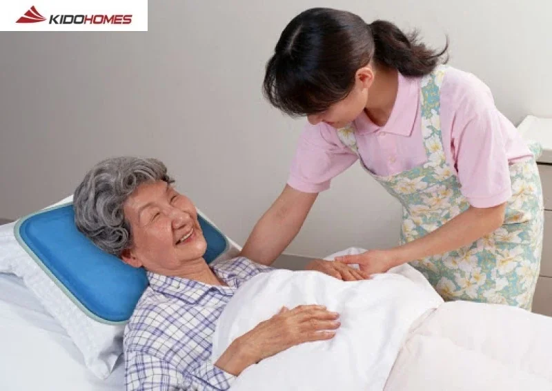 Kinh nghiệm chăm sóc người già trong gia đình 6 Sử dụng dịch vụ hỗ trợ chăm sóc người già