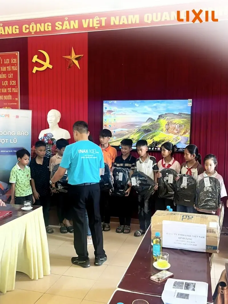 Công đoàn, Công ty LIXIL Việt Nam cùng Quỹ Hy Vọng trực tiếp trao tặng tài trợ tại điểm trường TH - THCS Tân Hợp, huyện Văn Yên, tỉnh Yên Bái chiều ngày 24/9/2024. Công đoàn, Công ty LIXIL Việt Nam cùng Quỹ Hy Vọng trực tiếp trao tặng tài trợ tại điểm trường TH - THCS Tân Hợp, huyện Văn Yên, tỉnh Yên Bái chiều ngày 24/9/2024.