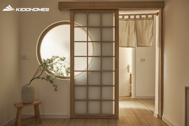 Shoji (cửa giấy) và fusuma (cửa gỗ trượt) là phát minh, biến một phòng thành nhiều không gian chỉ bằng cách đẩy cửa