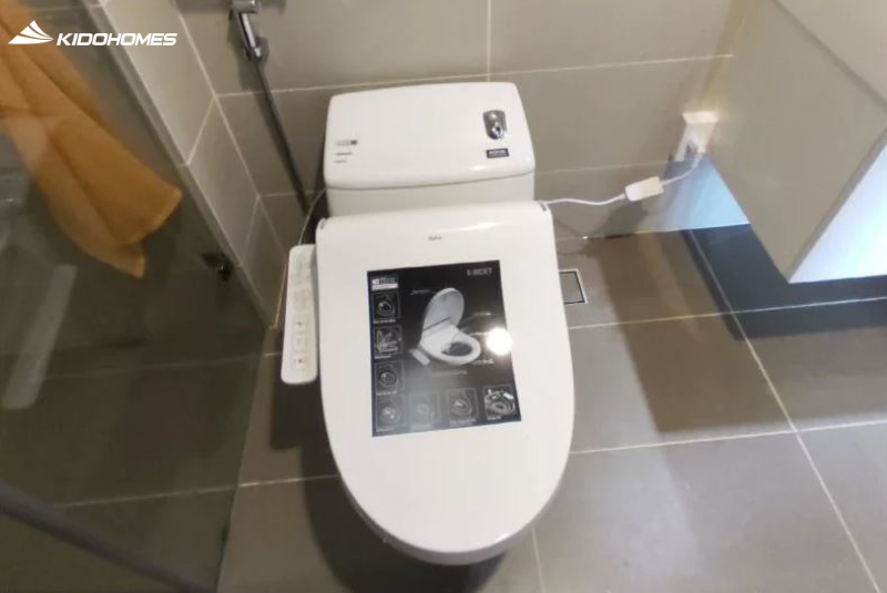 Có nên lắp nắp rửa điện tử Inax cho bồn cầu cũ?