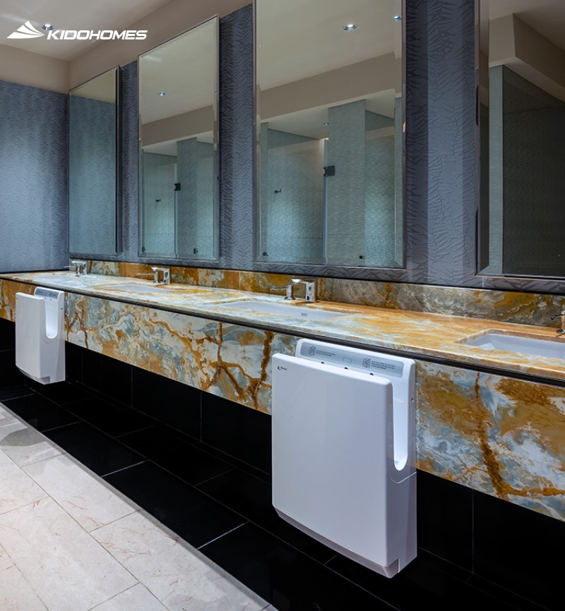 Máy sấy tay tốc độ cao Inax lắp đặt tại Exchange 106 - tòa nhà trung tâm cao nhất của Tun Razak Exchange, khu tài chính mới của Kuala Lumpur