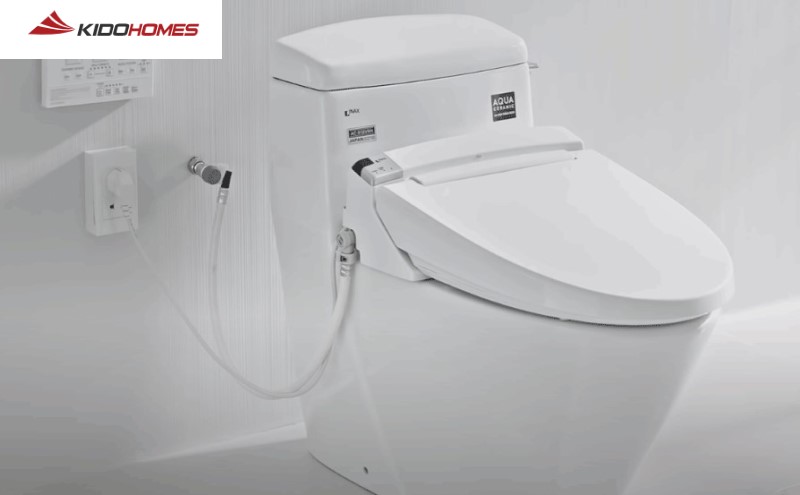 Nắp bồn cầu thông minh Inax, tự động rửa xả, đóng mở, sưởi ấm﻿