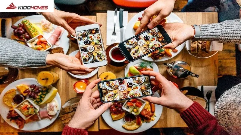 Sử dụng các công cụ giao tiếp như nhóm chat gia đình 