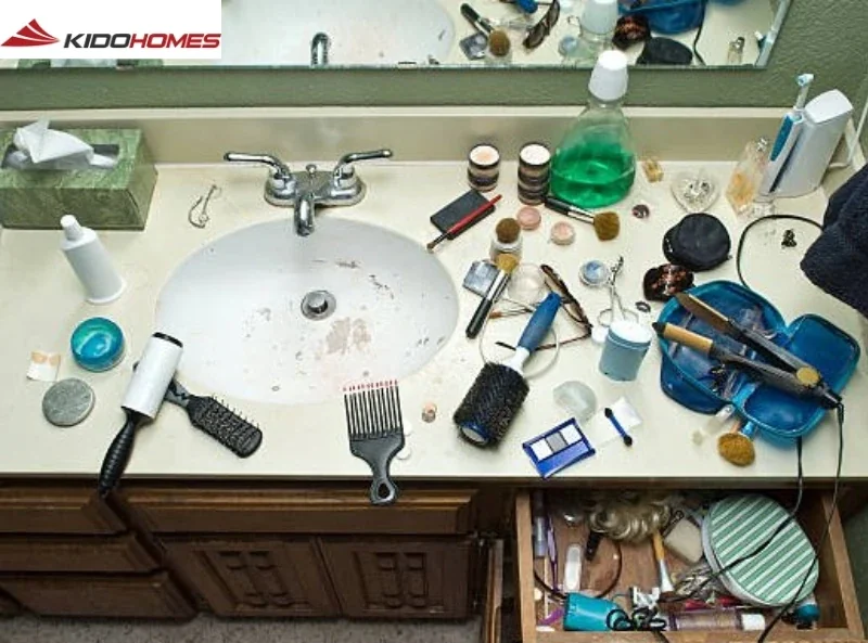 Những thứ khiến phòng tắm trông bừa bộn