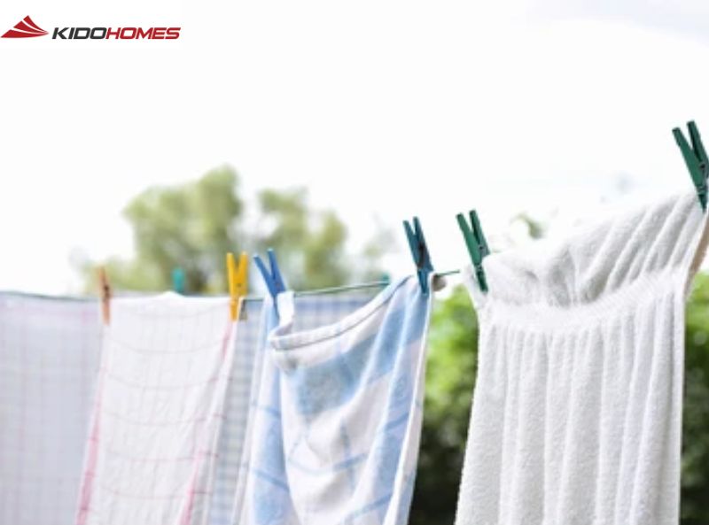 Bao lâu thì nên giặt khăn tắm, giặt như thế nào? 6 Phơi khăn tắm ngoài trời nắng