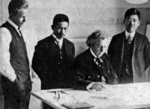 INAX và Frank Lloyd Wright: Câu chuyện hợp tác lịch sử 1 Năm 1915, Frank Lloyd Wright cùng đội ngũ kỹ sư Nhật Bản đã xây dựng một nhà máy sản xuất gạch riêng tại Tokoname