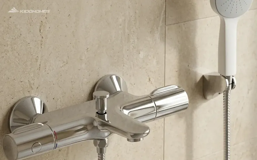 Củ sen và vòi nước INAX đúc từ đồng thau nguyên chất bền bỉ - Vòi lạnh gắn tường INAX