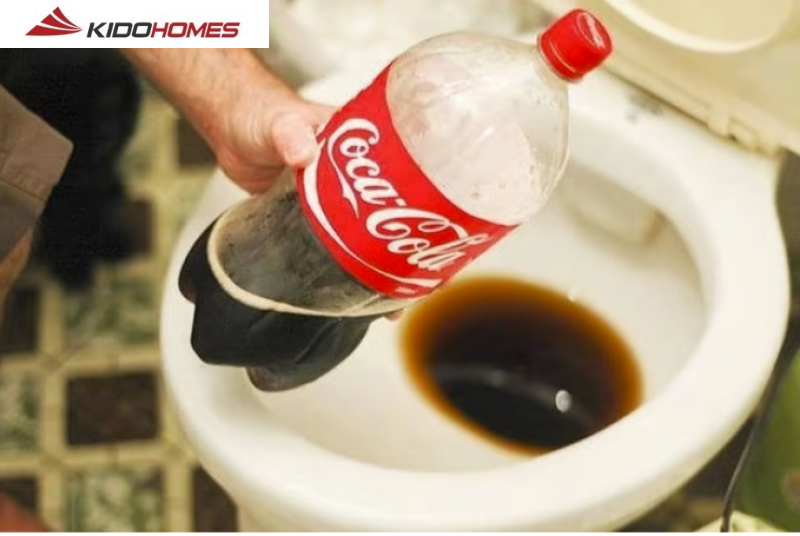 Cách thông tắc bồn cầu Inax bằng nước nóng, coca cola hoặc pepsi Cách thông tắc bồn cầu Inax bằng nước nóng, coca cola hoặc pepsi