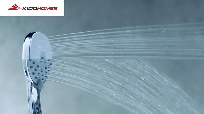 Vòi sen tăng áp có thiết kế đặc biệt với bát sen chứa nhiều lỗ phun nước nhỏ li ti, giúp tăng áp lực dòng nước khi chảy qua