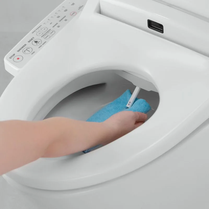 Nắp rửa điện tử Inax không phun nước có thể do vòi phun bị kẹt do cặn bẩn, cần được vệ sinh
