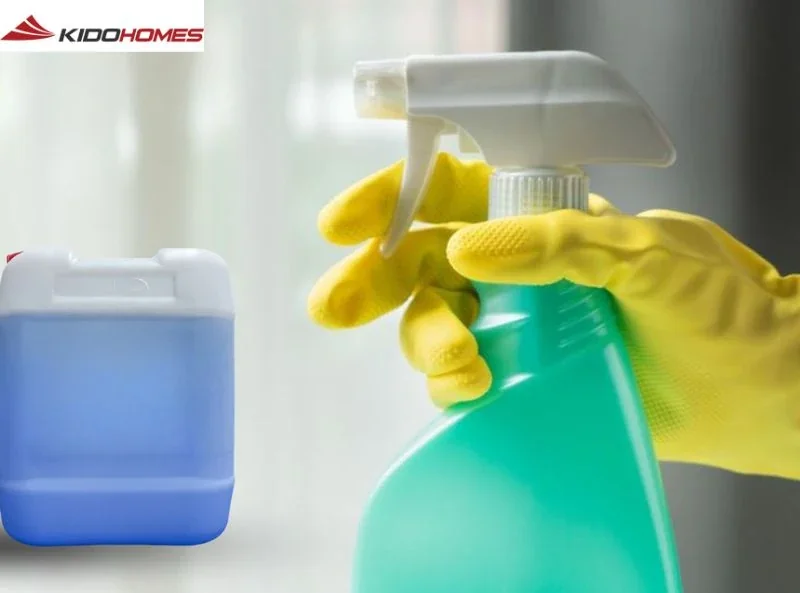 Hướng dẫn vệ sinh sen tắm Inax đúng cách để kéo dài tuổi thọ 3 Sử dụng hóa chất tẩy rửa không phù hợp